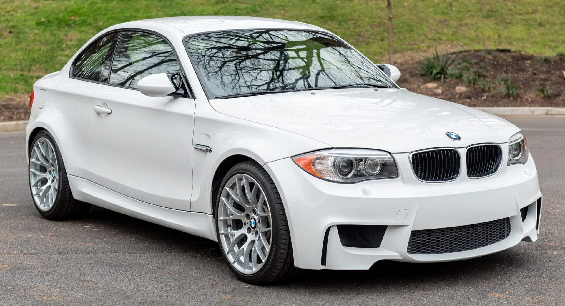 М1 2011. Bmw m1 2011. bmw m1 coupe 2011. 2011 bmw 1 series m coupe. бмв купе 2011.