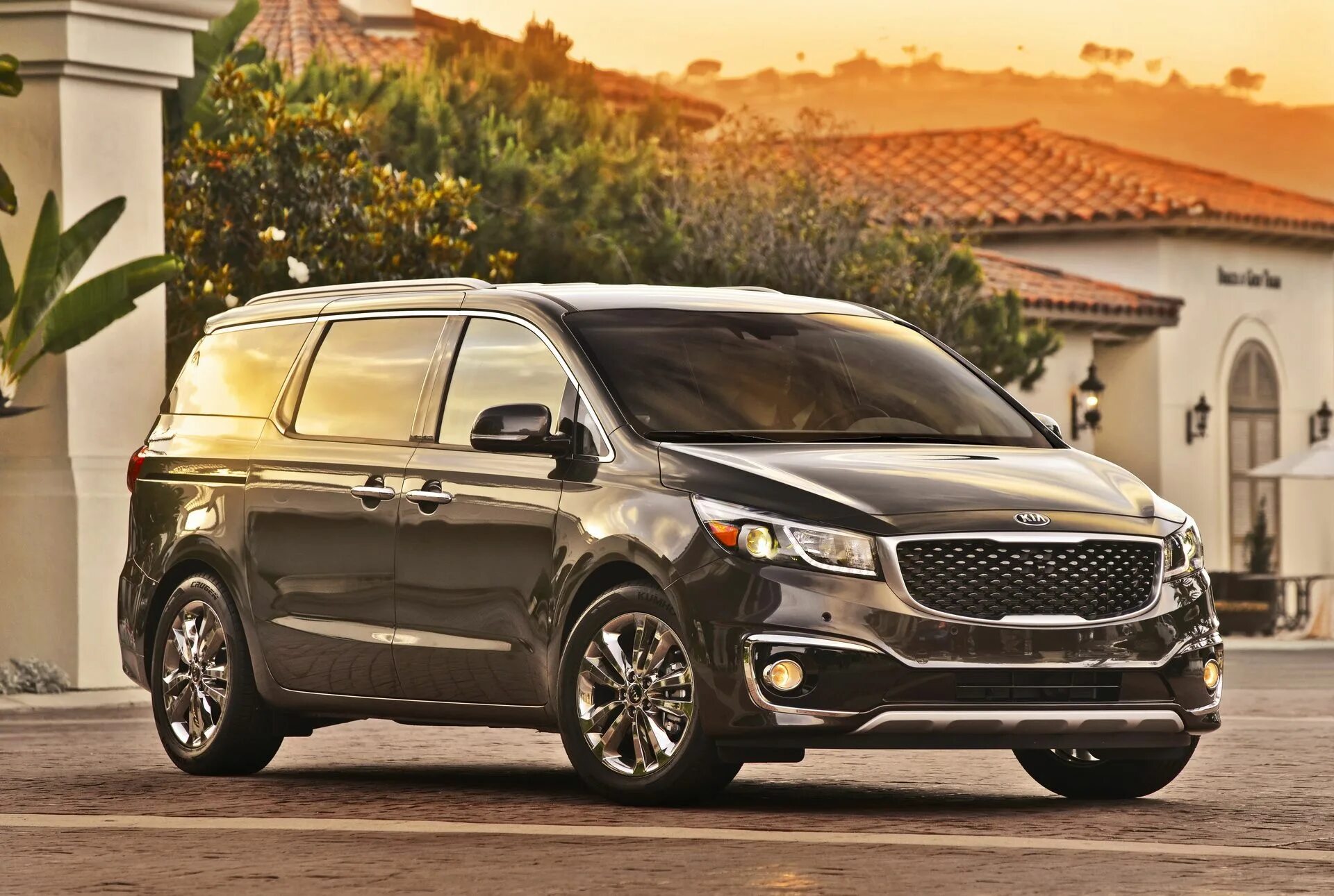 Карнивал полный привод. Kia Minivan Sedona. Kia Sedona 2022. Kia Sedona 2015. Киа Седона 2016.