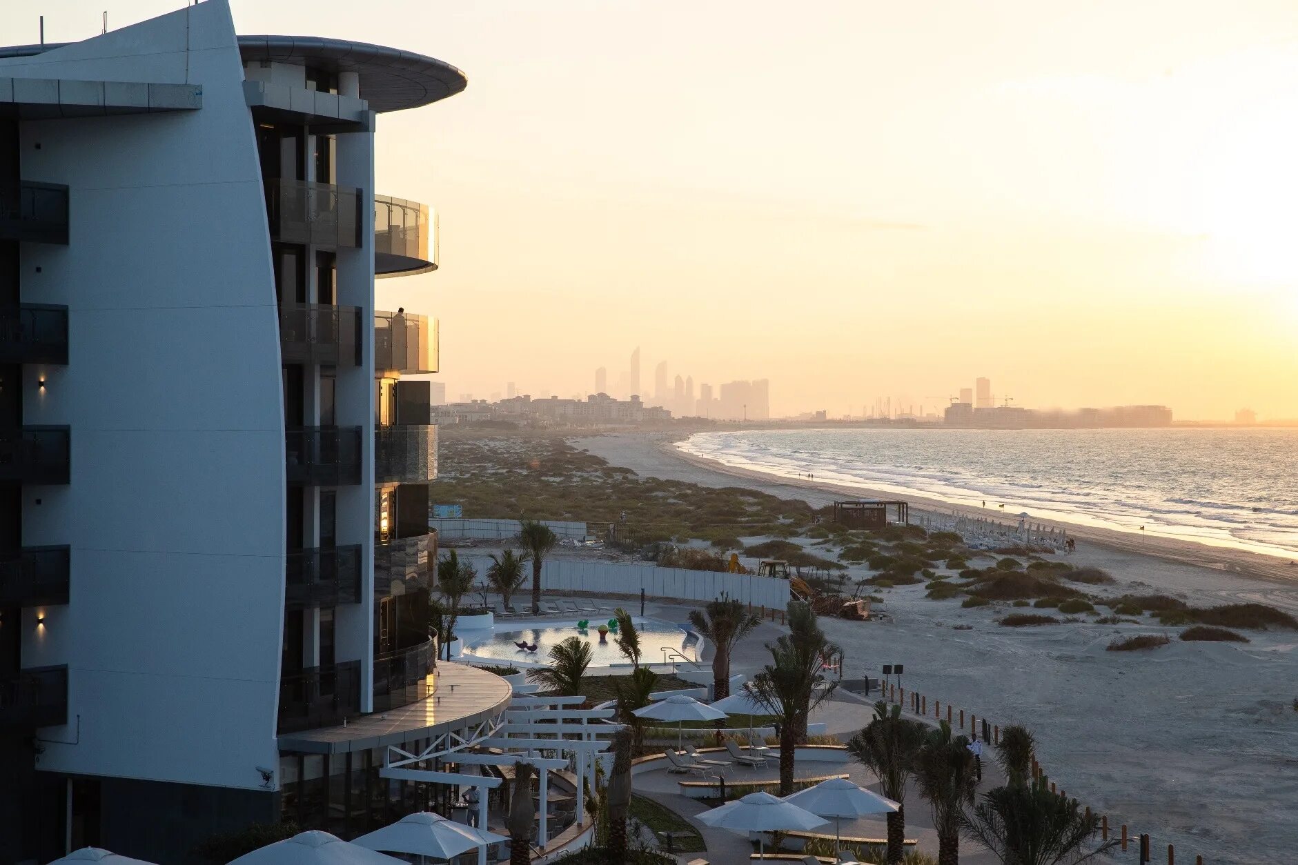 Jumeirah отель абу даби. Jumeirah at saadiyat island resort 5 абу-даби. джумейра саадият абу даби. Jumeirah saadiyat, 5*. манарат аль саадият.