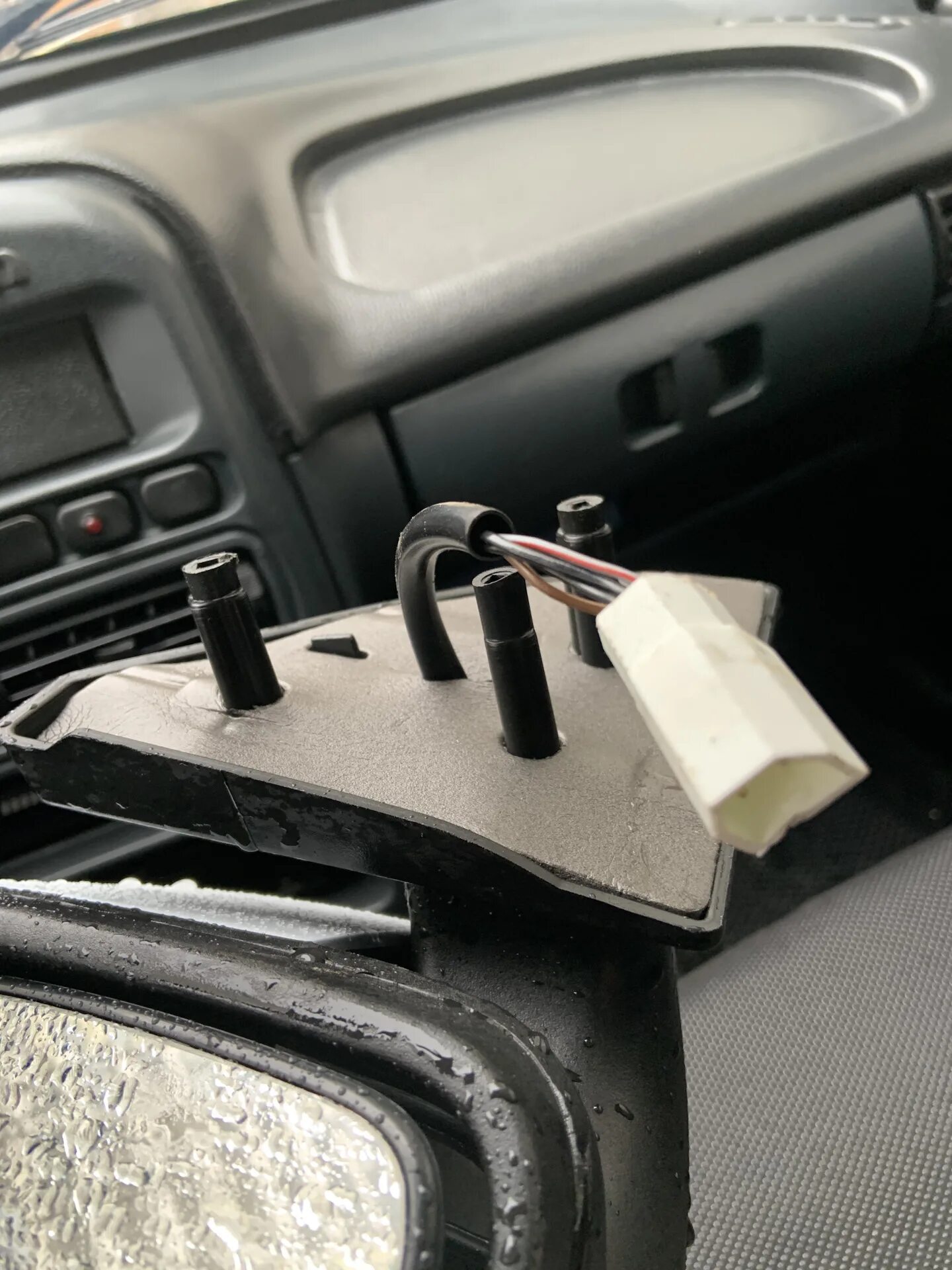 Зеркала ваз 2114 на ниву. Крепление гранта зеркал на ваз 2114. Электрозеркала на гранту. Крепление зеркал с гранты на 2114. Гранта зеркала на ваз 2114 механические.