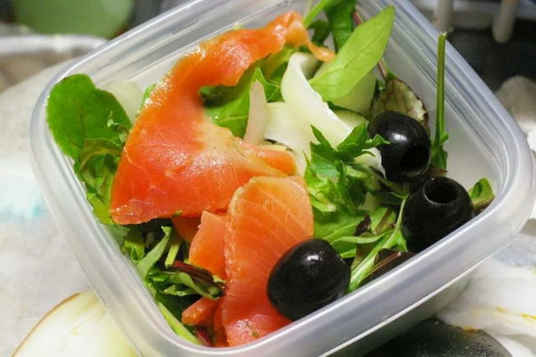 Диетические блюда при панкреатите. Салаты при панкреатите поджелудочной. Салаты при панкреатите поджелудочной. Салат морковный с кальмарами. Салаты при панкреатите.