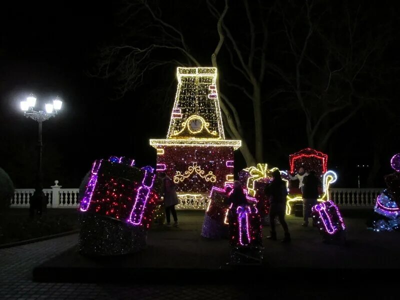 Новый год севастополь программа. Новый год севастополь 2018. Площадь ленина симферополь елка 2019. Новогодний севастополь фото. Новый год севастополь программа.
