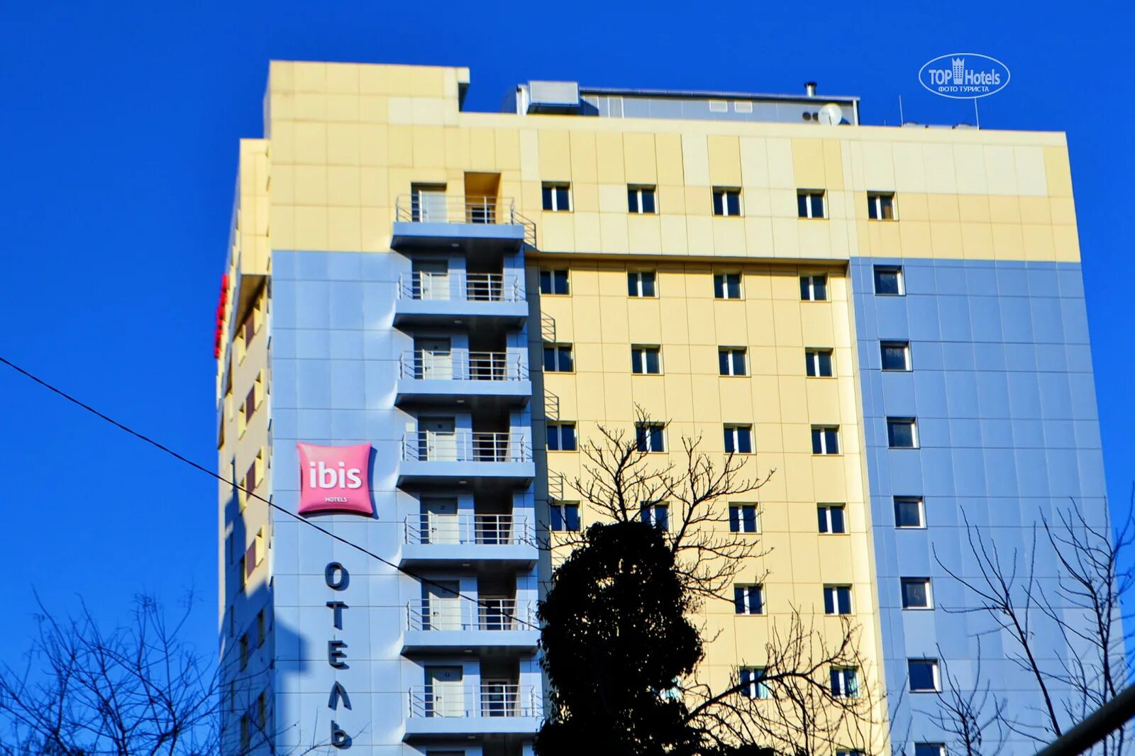 Средняя 3 краснодар. Отель ibis Краснодар. Ибис Краснодар центр. Город Краснодар отель Ибис. Отель Ибис Краснодар фото.