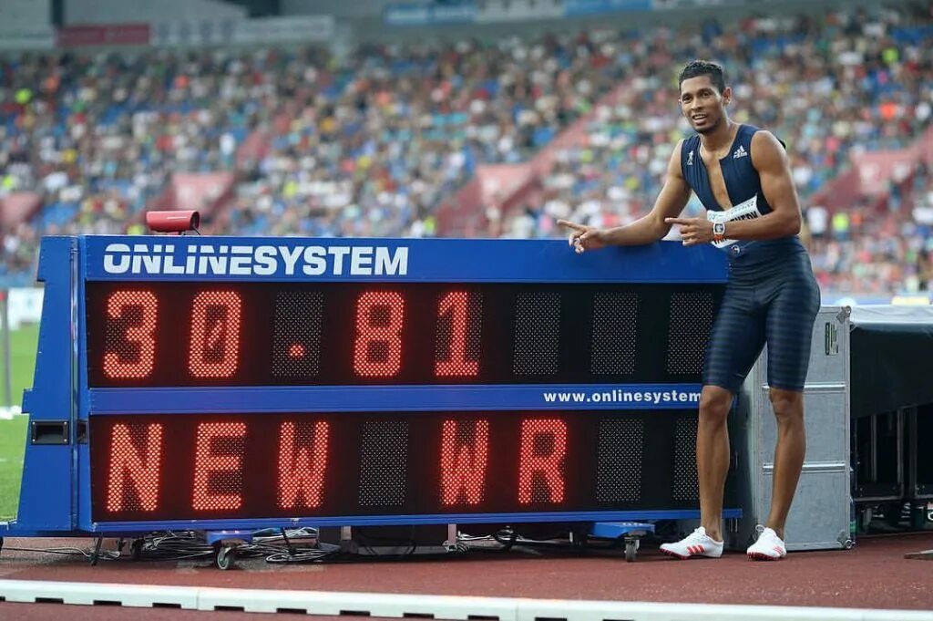 Arnaud jerald. Йомиф кеджелча. Кенийские бегуньи марафон. Мировой рекор на 1 милю бег. Рекорд на 300м.