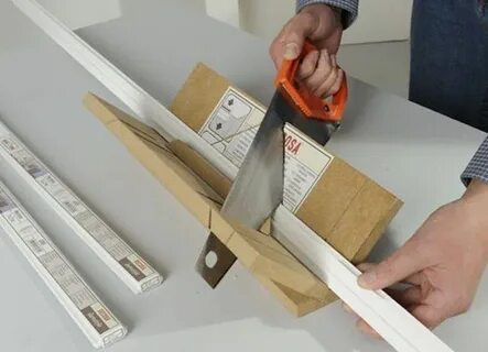Как правильно срезать углы на потолочном