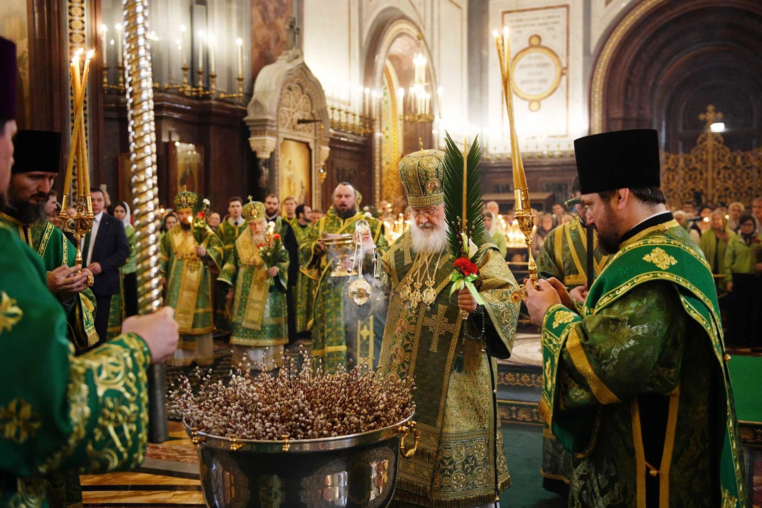 Каждое воскресенье в церкви. Вербное воскресенье храм Христа Спасителя. Всенощное бдение на Вербное Воскресение. Патриарх Вербное воскресенье.