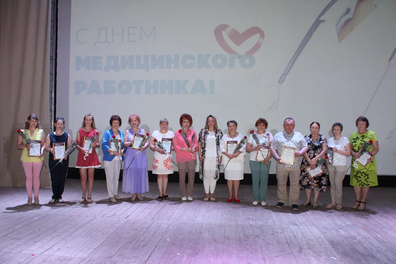 День врача 2022 1 октября. Медицинский работник. С днём медицинского работника 2022. 19 июня день медицинского работника 2022. День медицинского работника в 2022 дата.