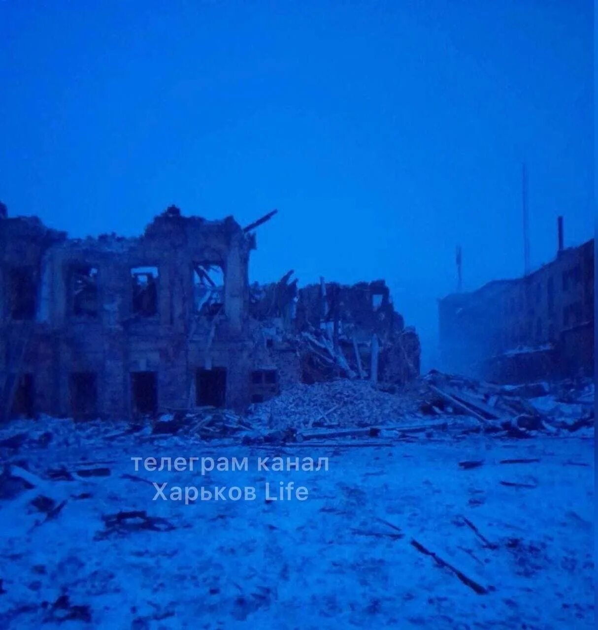 Харьков 22 сентября. Харьков разбомбили. харьков улицы разбомбленные. здание академии нацгвардии в харькове.