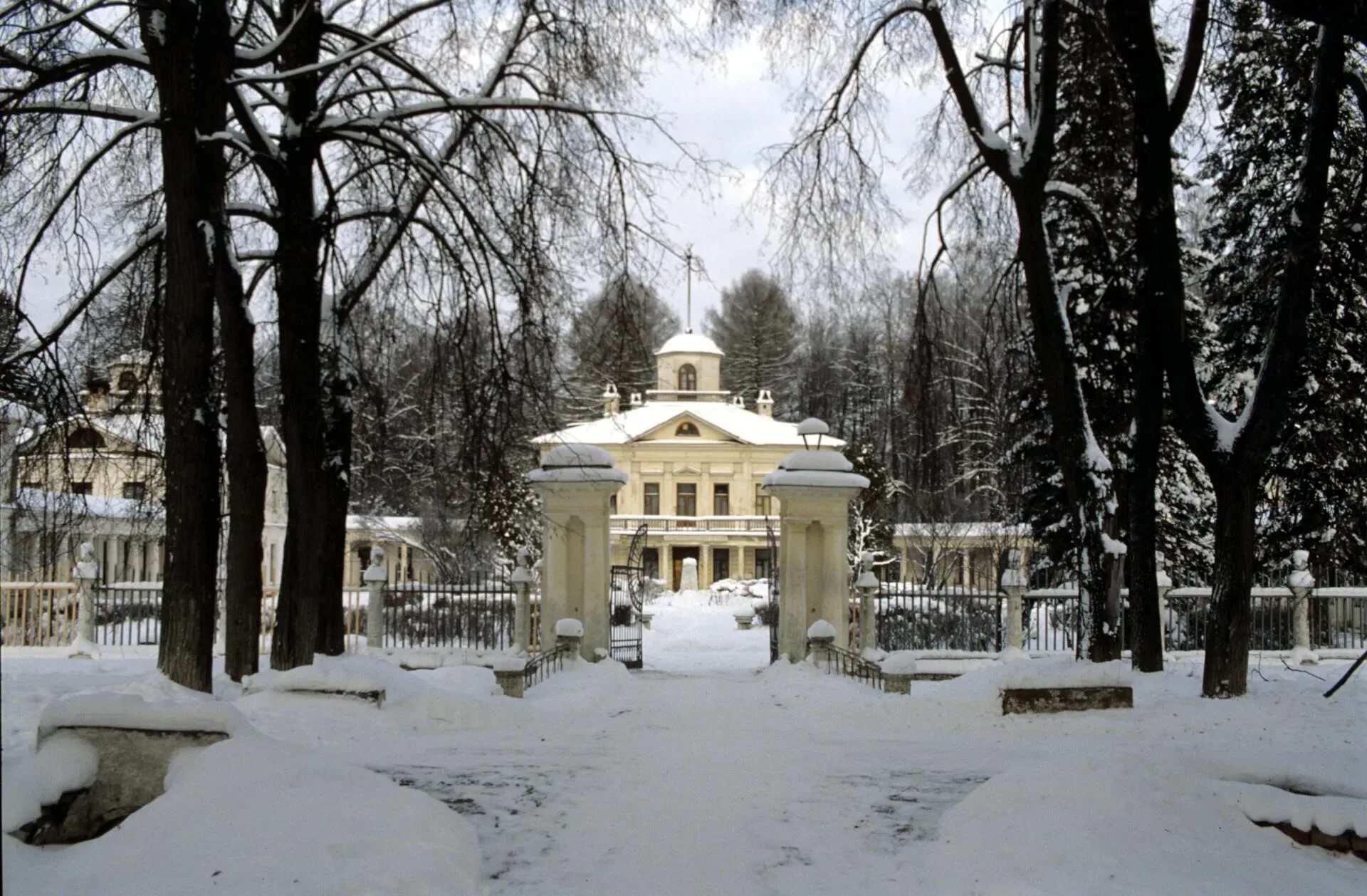 Не одна усадьба и не. Усадьба и парк покровское-стрешнево. Усадьба остафьево зимой. Усадьба асеевых тамбов. Не одна усадьба и не.