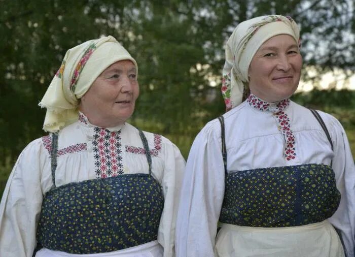 Национальная одежда коми пермяков. Пермяки пермский край. Пермяки пермский край. Коми-пермяцкий ансамбль шондибан. Коми пермяки традиции.