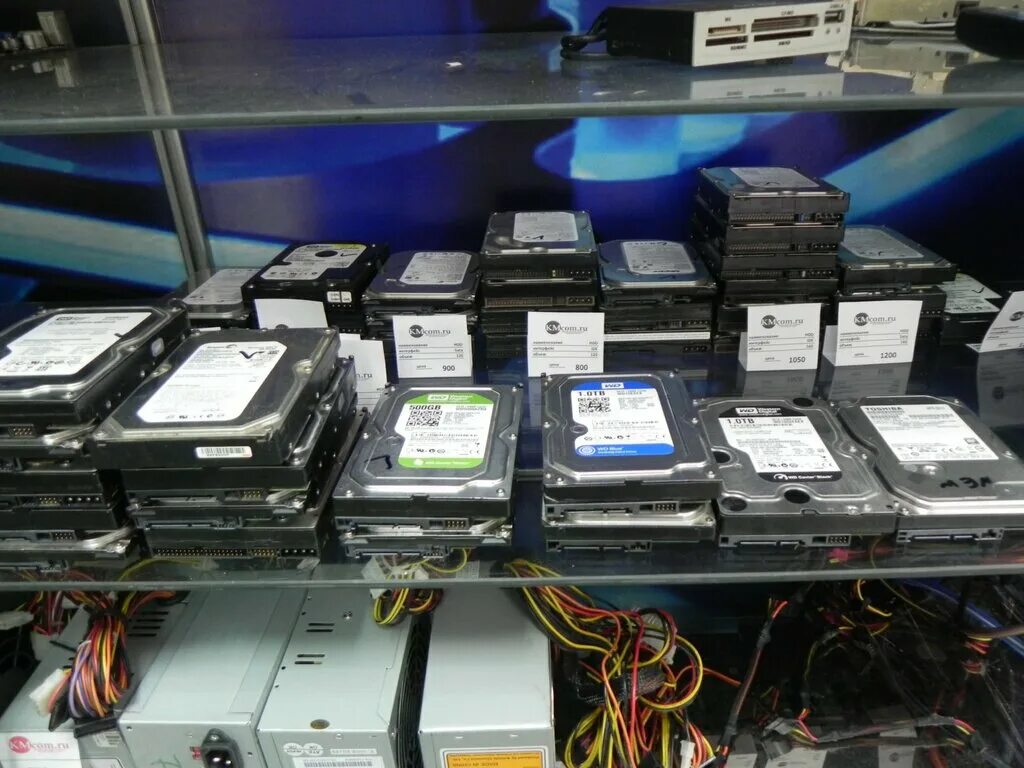 запчасти для иномарок. склад компьютеров. магазин компьютерных комплектующих. куча системных блоков в магазинах. склад компьютерного железа.