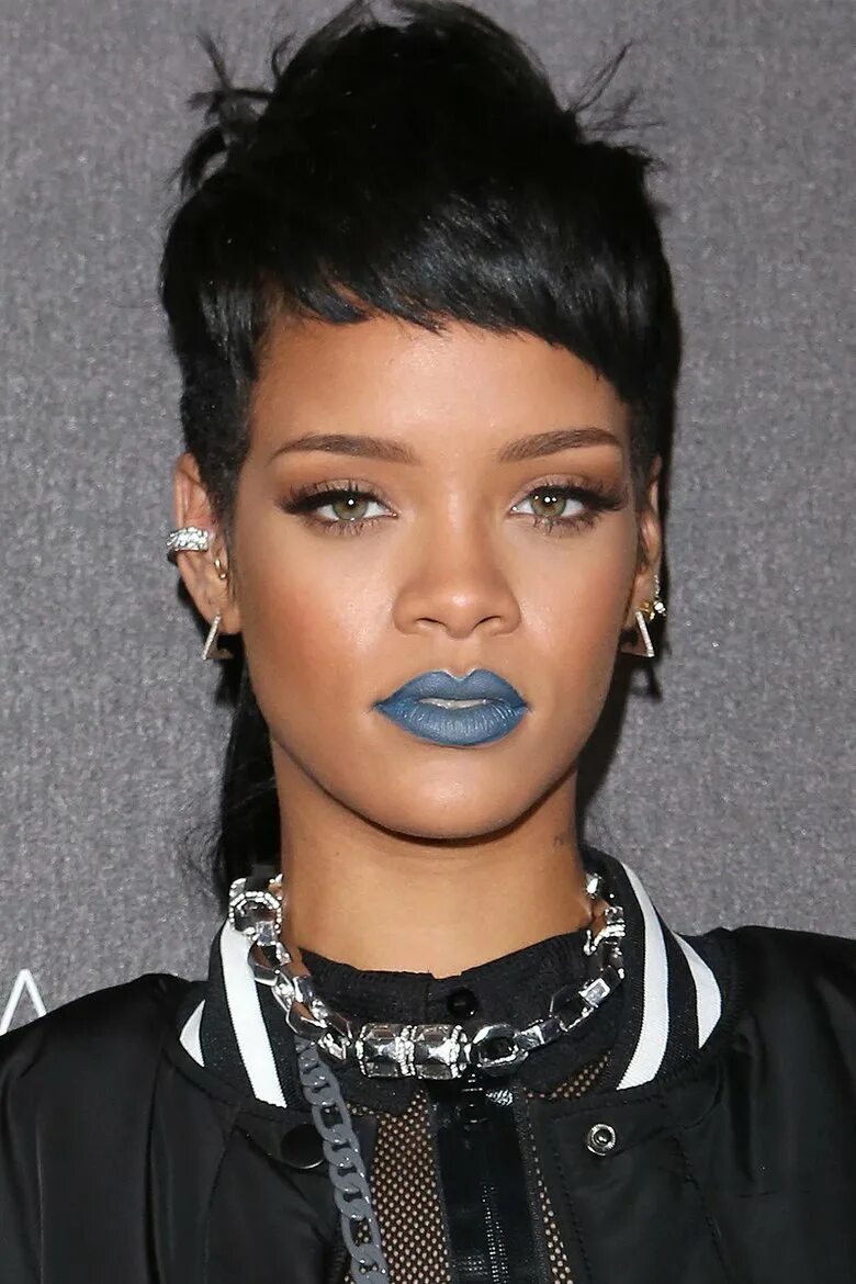 Kiss professional помада. Short lip. Красивые губки. Lips shape. Маллет стрижка рианна 2016.
