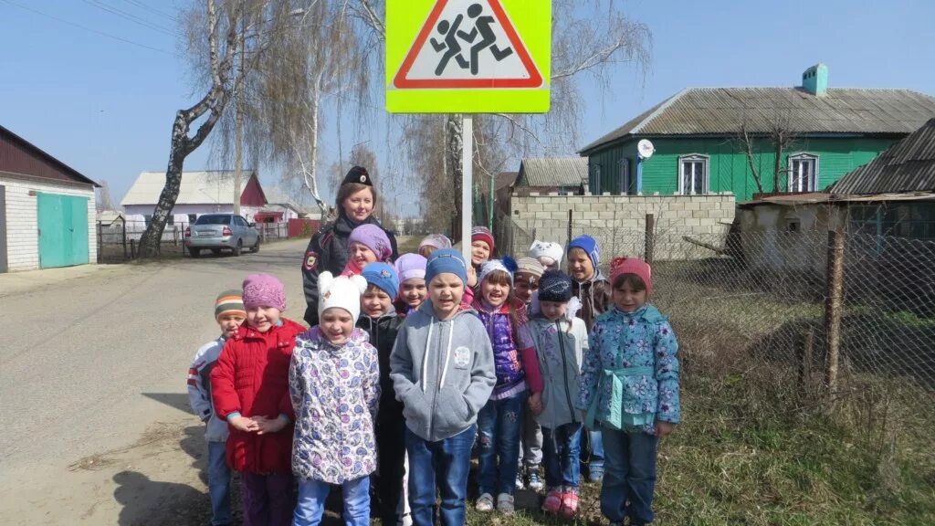 Парта героя проект. Большая поляна школа. Школа полянка можайск. Парта героя. Большая поляна школа.