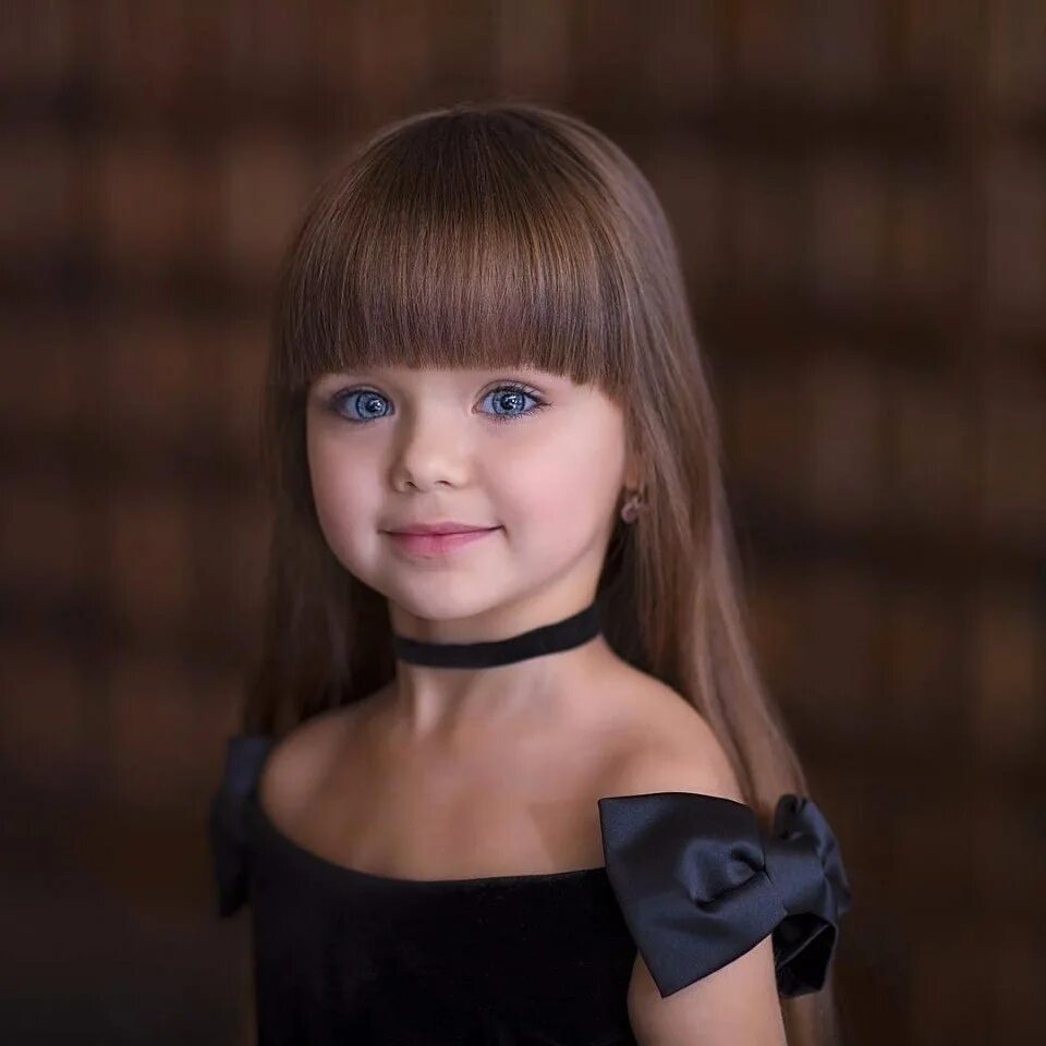 Т девочку лет 10. С днём рождения днвочае 10 лет. Портретная съемка детей. Коронованные детки маккензи. Красивые девочки 10.