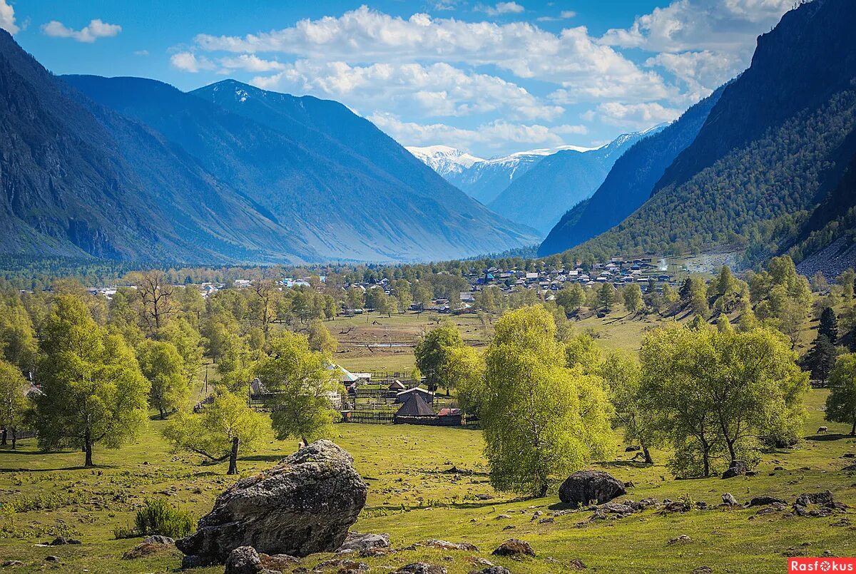 Горное село. В горном селе. Камлак горный алтай. Хыналыг азербайджан горы. Село алтайское горный алтай.