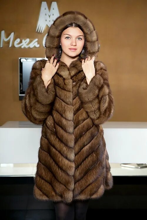 Шуба landi соболь. Шуба 2023 шиншилла. Сколько стоят дорогие шубы. Баргузинский соболь шуба. Silver fox fur coat.