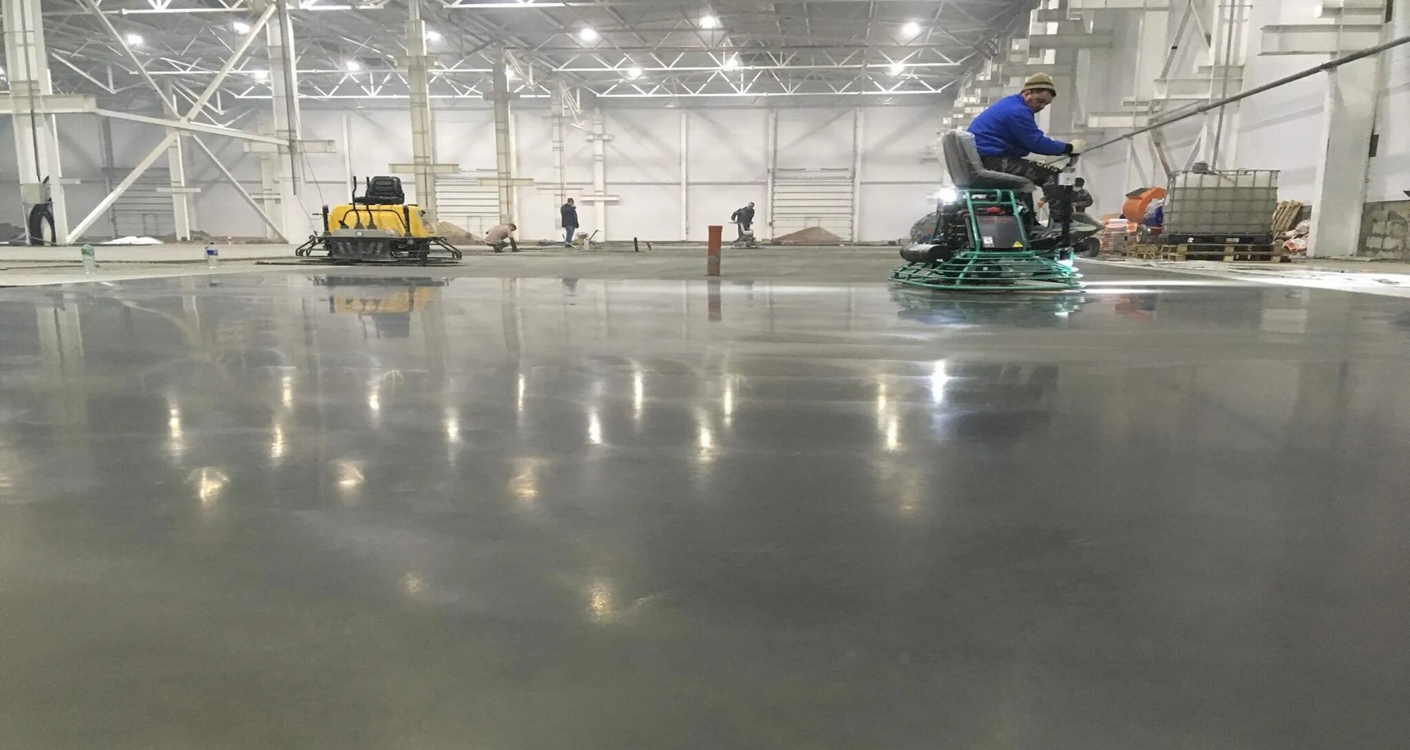 Промышленный наливной пол. Топ полов. Топ полов. Полиуретан-цементный наливной пол. Интерьер пола в частном доме.