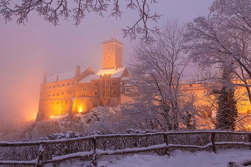 Замки шотландии зимой. Крепость савонлинна финляндия. Крепость зима. Замок ричарда англия. Крепость копорье ленинградская область зимой.