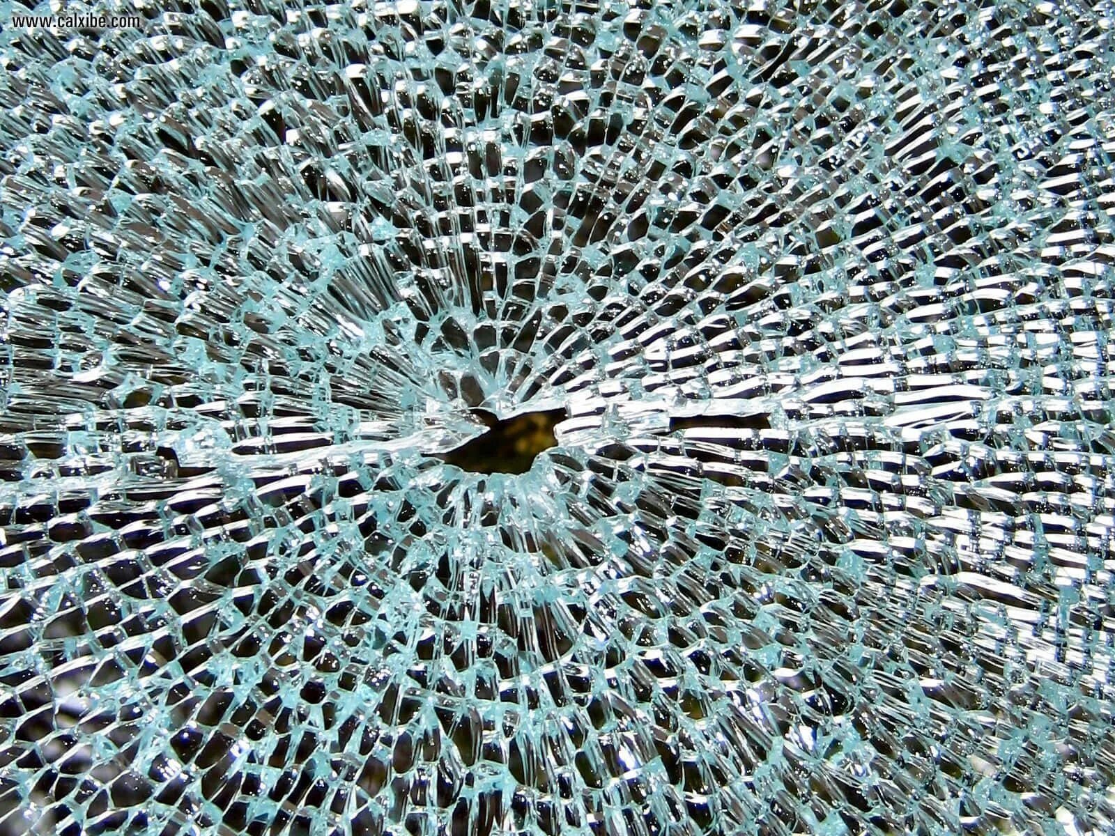 Покажи как разбивается. Разбитое стекло. Разбитое каленое стекло. Треснутое стекло. Текстура разбитого стекла.