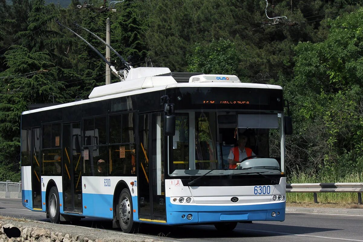 Самая протяженная троллейбусная линия в крыму. Троллейбус т60111 Ялта. Крымтроллейбус Ялта. Троллейбусная дорога Симферополь-Ялта.