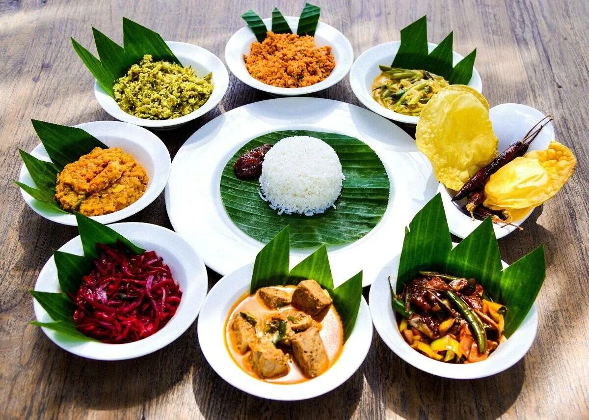 Еда шри ланка 2024. Блюда Шри Ланки. Шри Ланка кухня Национальная. Шри Ланкийская кухня. Рис и карри Шри Ланка.