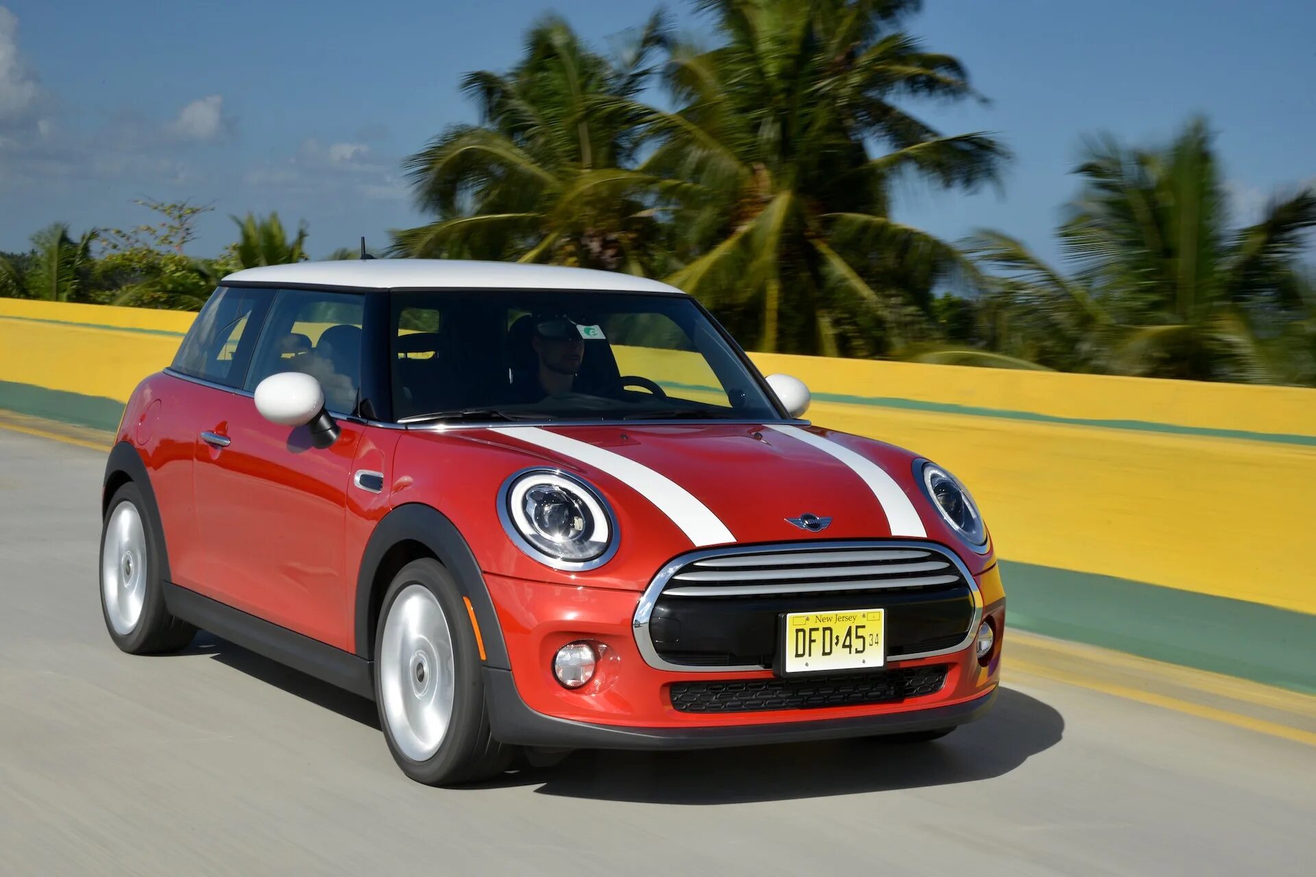 Бентли Mini Cooper s. Bentley Mini Cooper. Bentley мини Купер. Мини Купер 2014. Включи мини машина