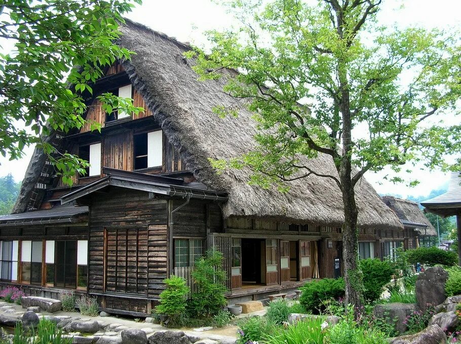 Japanese village. Минка дом в Японии. Минка жилище. Традиционное японское жилище Минка. Минка деревенский дом в Японии.