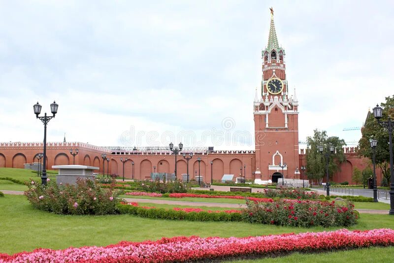 Парк на месте 14-го корпуса Кремля. 14 Корпус Московского Кремля. Парк на месте 14 корпуса Кремля шурфы. Что было на месте 14 корпуса Кремля.
