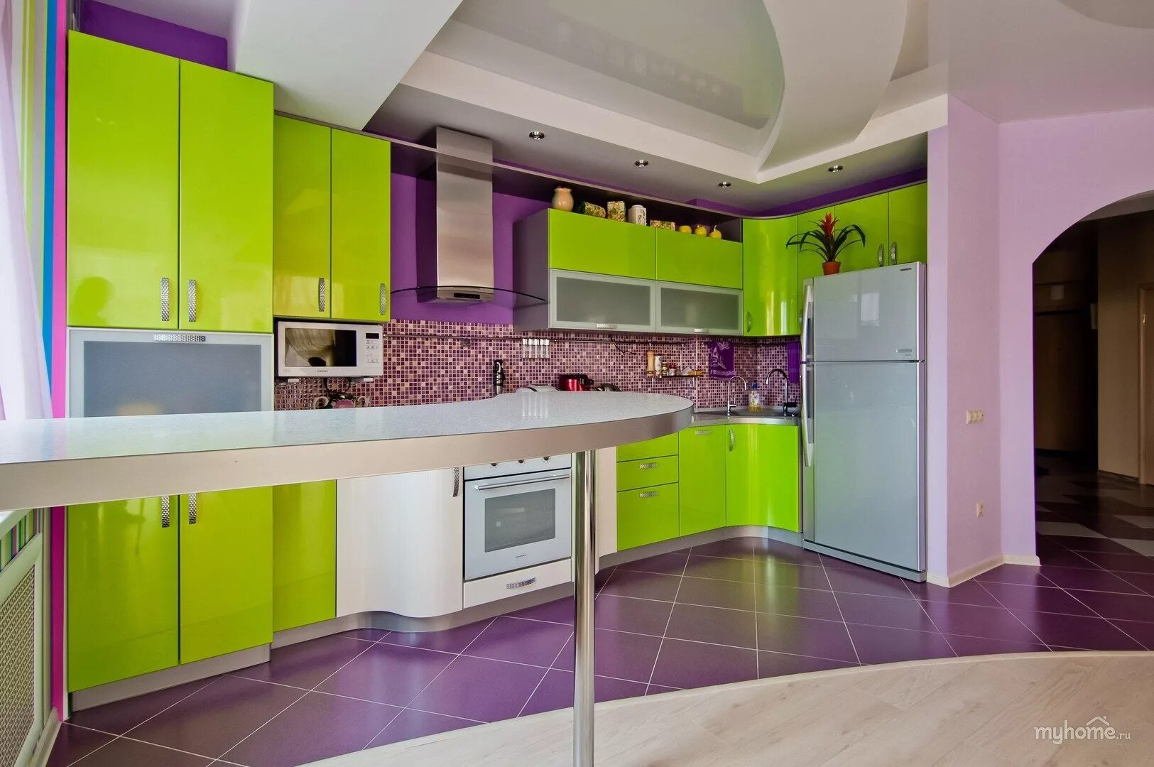 Какие цвета сочетаются на кухне. Яркая кухня. Яркий кухонный гарнитур. Кухни салатовые. Красивые яркие кухни.