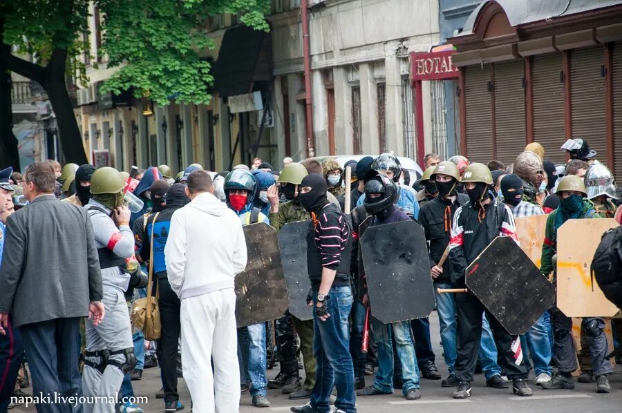 События 2 мая в одессе доме профсоюзов. Одесса дом профсоюзов 2 мая 2014. одесса 2 мая дом профсоюзов.