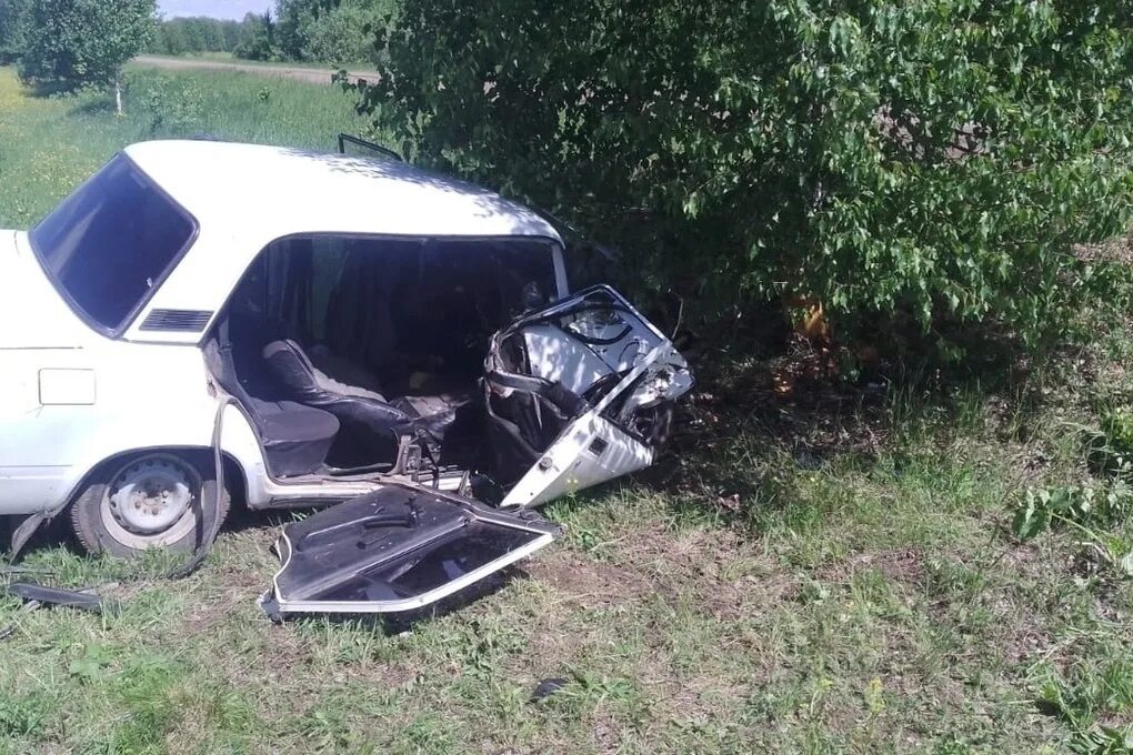 Смертеоное ДТП ваз2107. Авария в Омской области Седельниковский район.