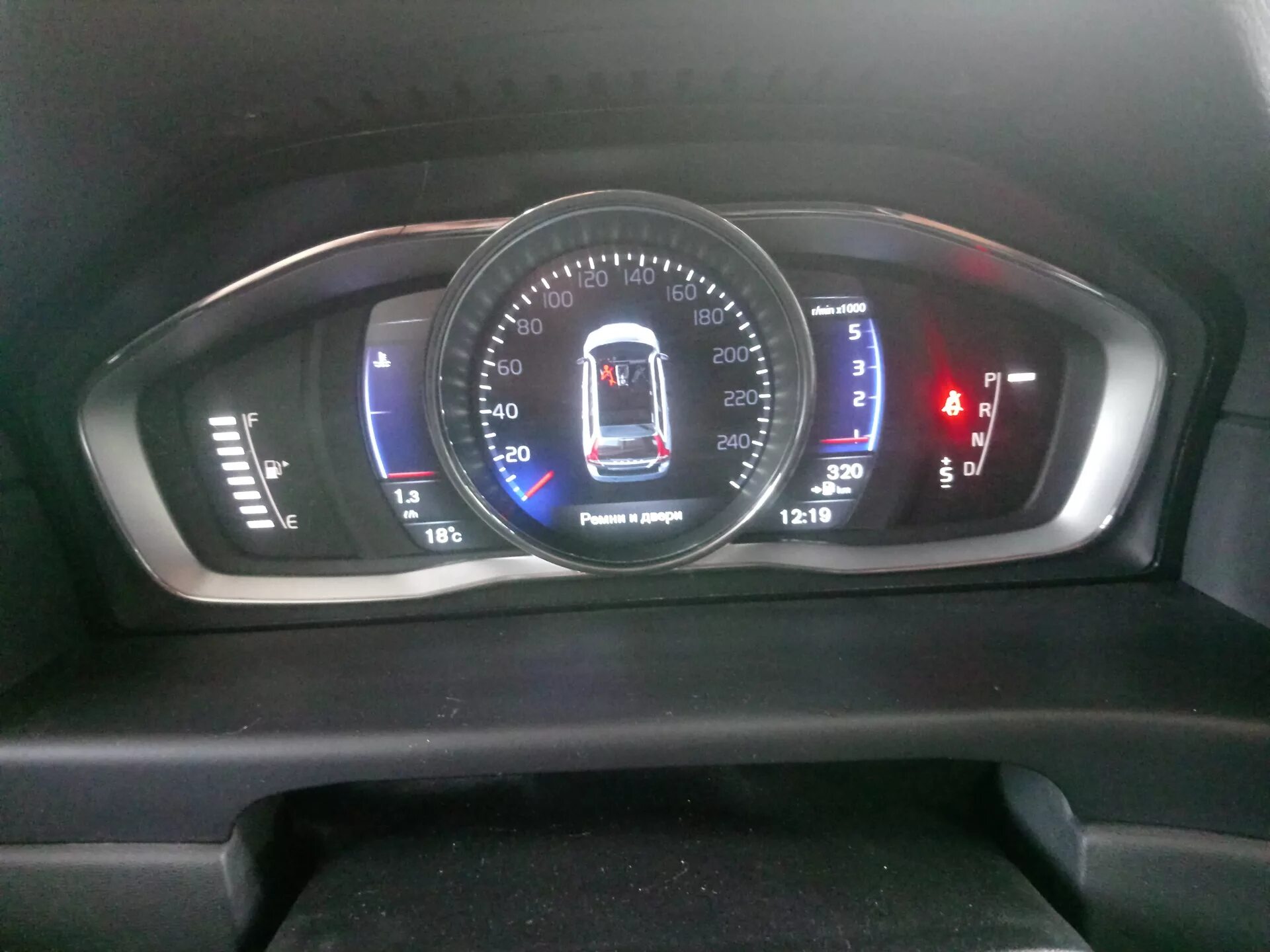 Панель xc60. Панель приборов volvo xc60. tft панель volvo xc70. приборная панель r-design xc70.