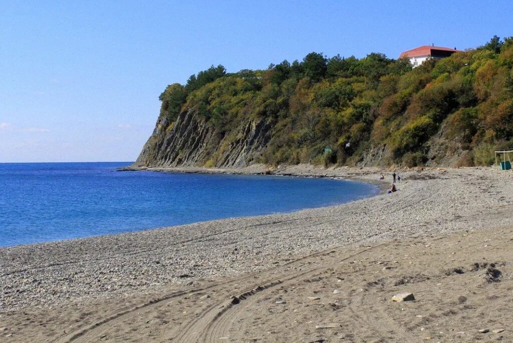 Пляж поселка Криница Краснодарский край. Бетта Криница. Дикий пляж отдыхающих