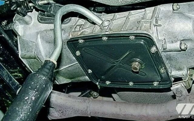 Масло в кпп ваз 2107 5 ступка. Заливная пробка кпп ваз 2107. заливная горловина кпп ваз 2107. заливная пробка ваз 2107. объем масла в кпп ваз 2107.