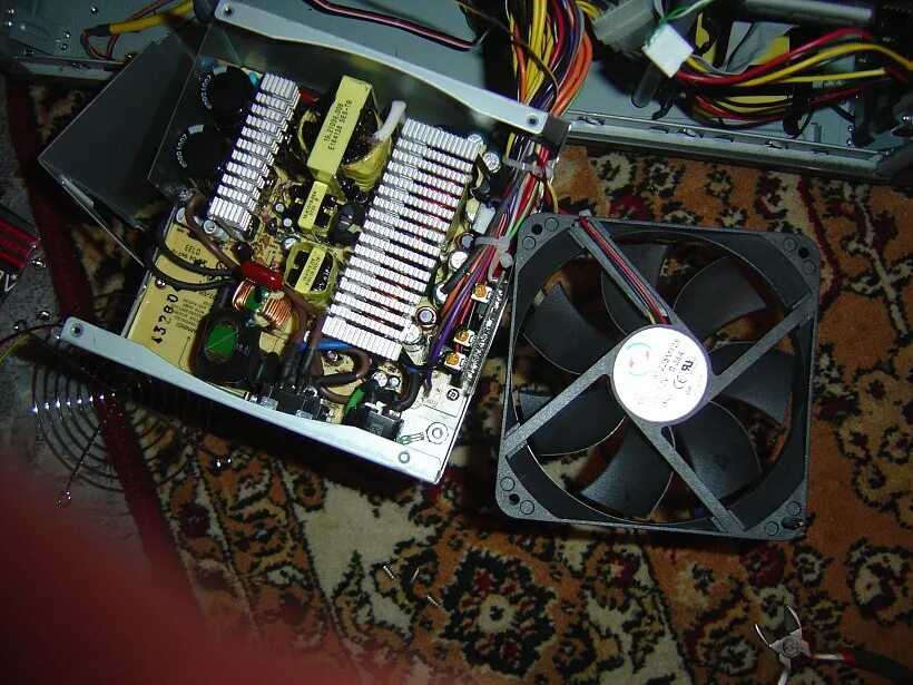 Ремонт питания компьютера. Блок питания chieftec cft-370-p12s 370w. блок питания chieftec 460w. блок питания пк конденсаторы 105 chieftec. hpc-430-p12s circuit.