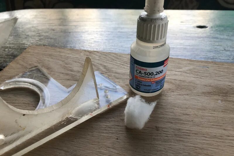 Клей для ремонта пластиковых бамперов. Склеивание пластмассы. Чем склеить пластик автомобиля. Сварка бампера автомобиля. Чем склеить пластик автомобиля.