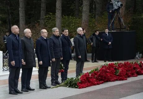 Официальные лица б