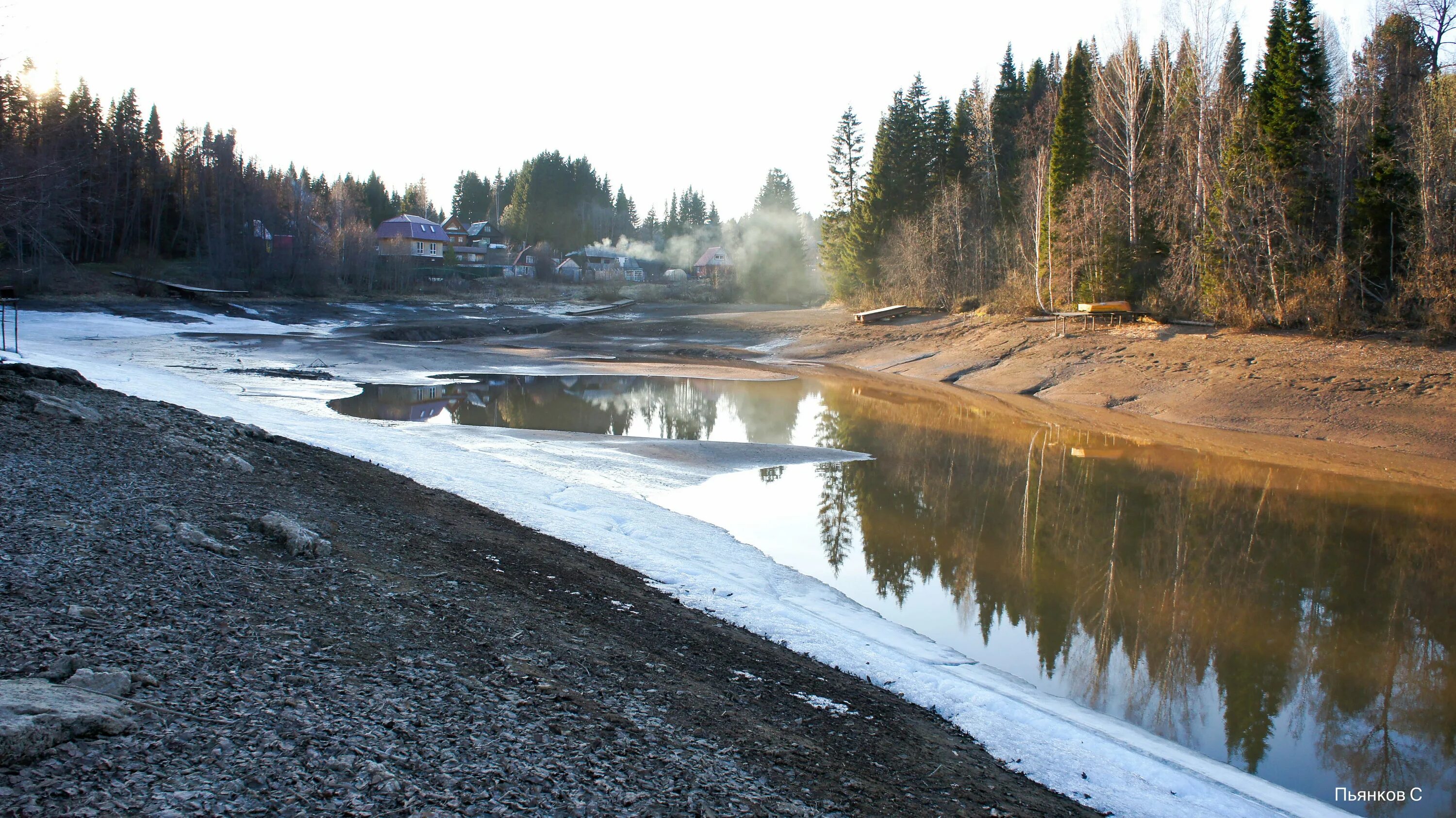 Реке северная талица свердловской. Ивдель поселок северный. Ивдельлаг река талица. Ивдель берег реки. Река дарья староуткинск.