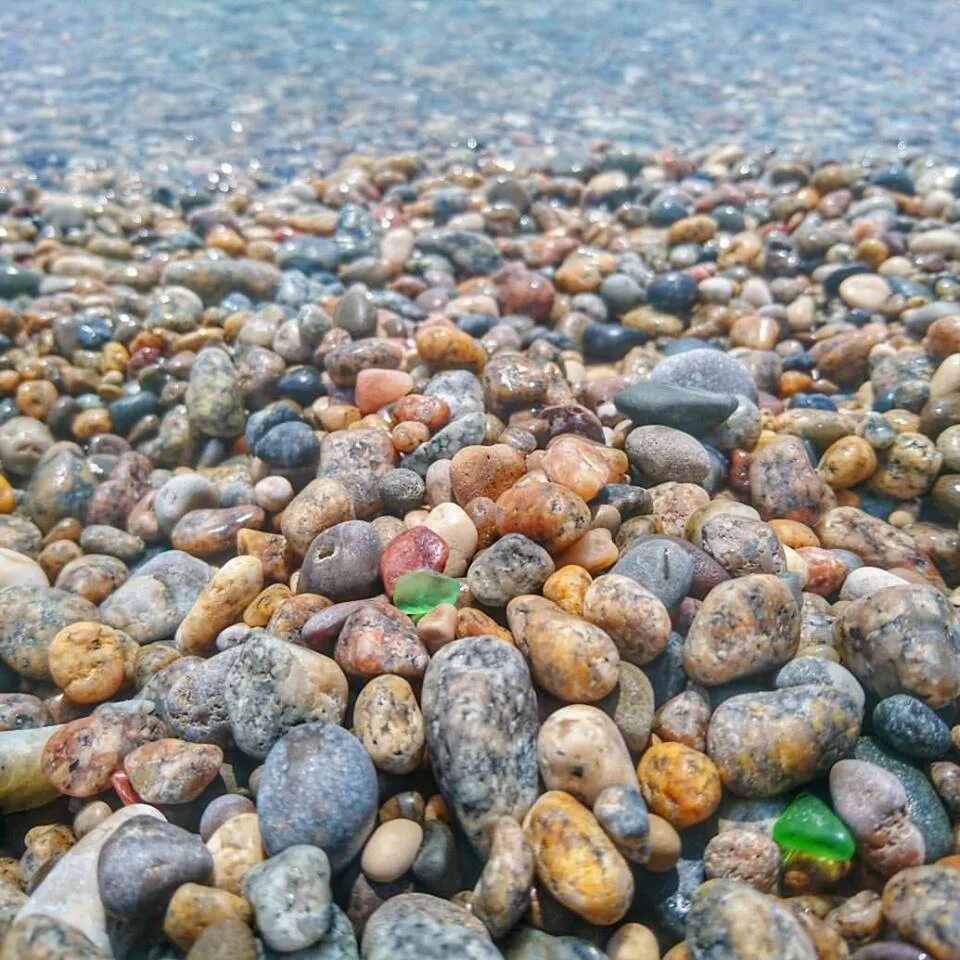 Какие камни в сочи. Карадаг камни. карадаг опал. самоцветы коктебель камни. галька дагомыс.