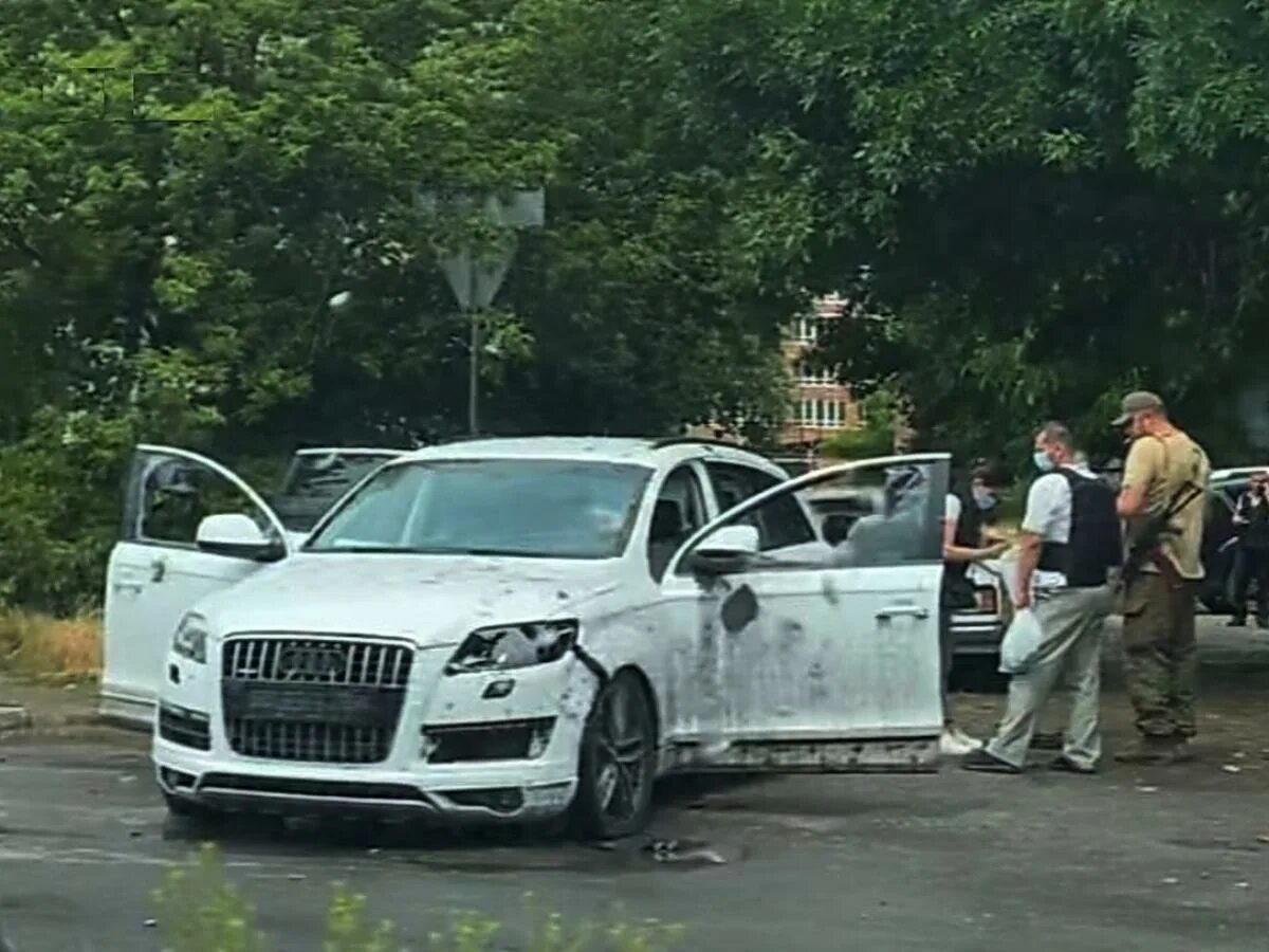 Реакция украины на теракт в москве. Взорван автомобиль в Херсоне. Соболев Херсон. Покушение на главу Херсона.