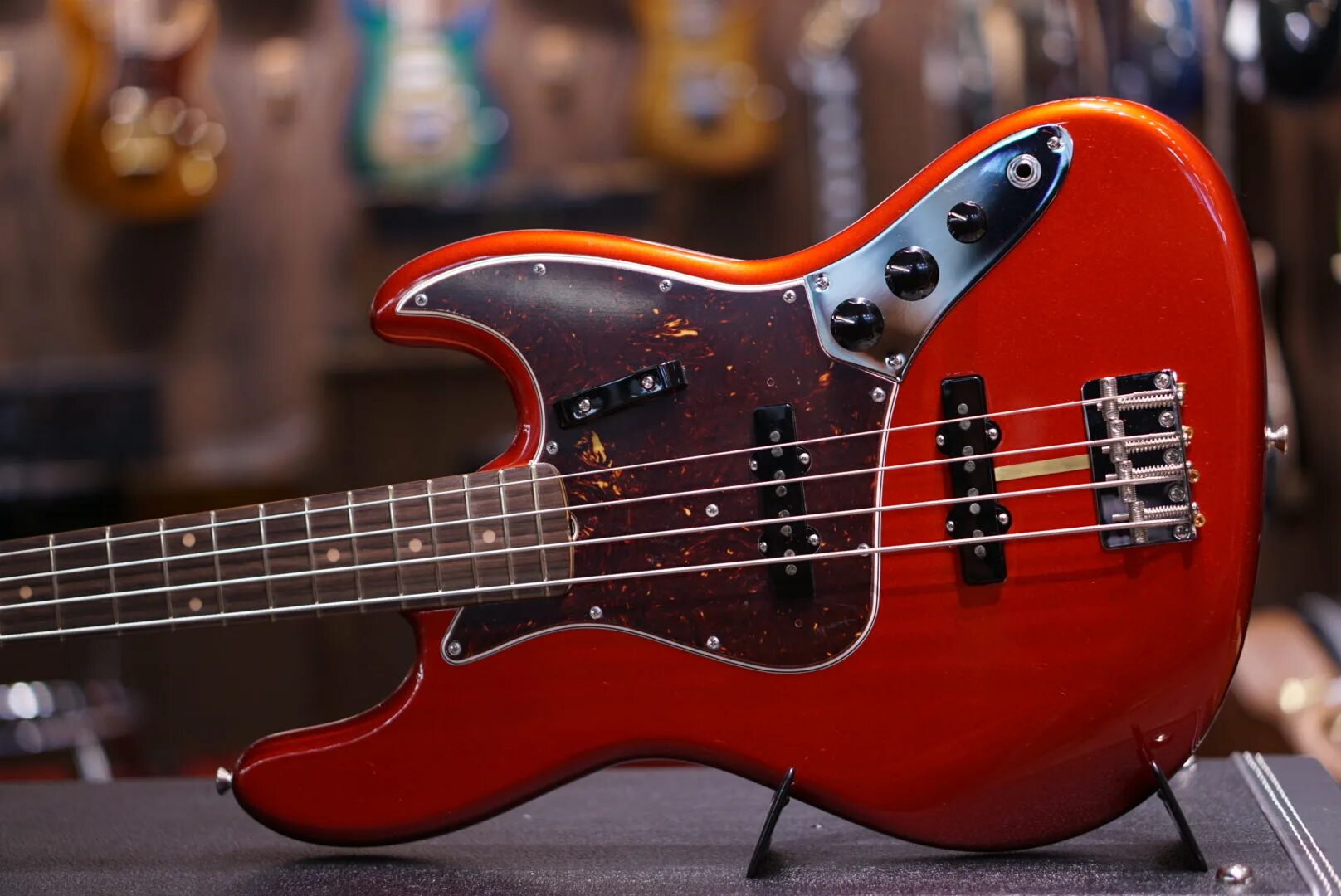 Red bass. Candy Apple Red Jazz Bass. Fender Japan Standard Jazz Bass Candy Red. Fernandes Jazz Bass Candy Red. Fender American Original 70s Jazz Bass.