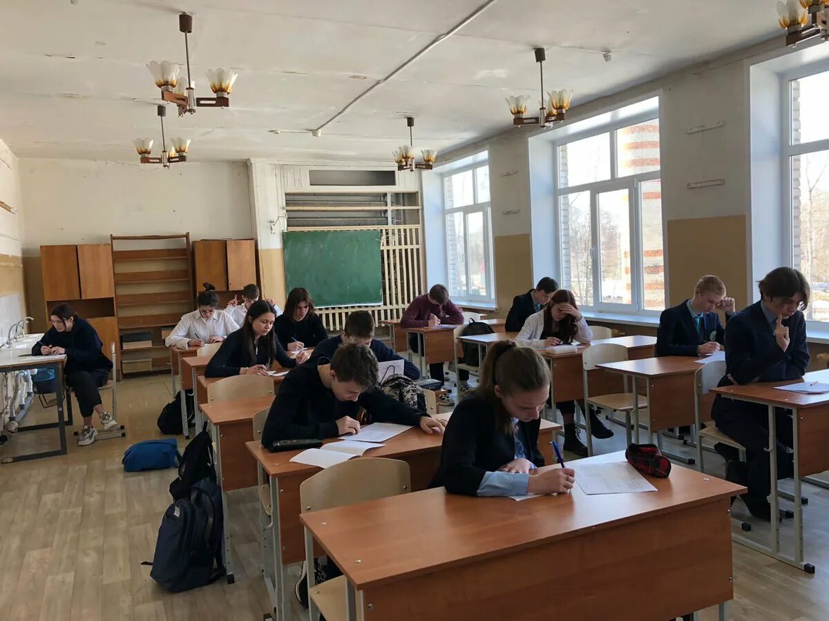 Люди которые не сдали огэ. В каеой школе 38 сдаёт огэ. сценка сдача огэ. я сдам огэ. 11 школа туапсе люди не сдавшие огэ.