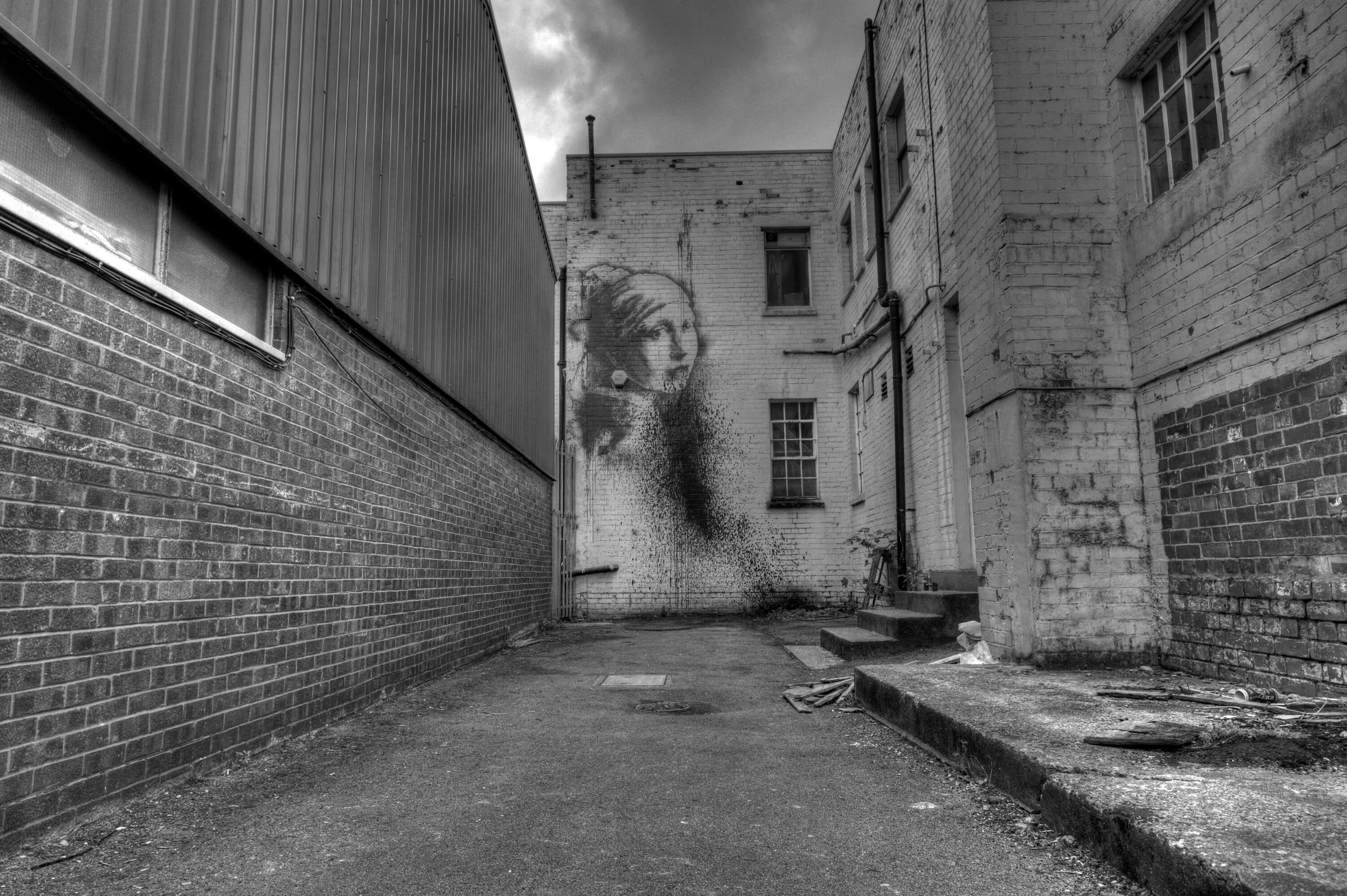 подворотня. темный переулок. жуткий двор. жуткий двор. темная подворотня.