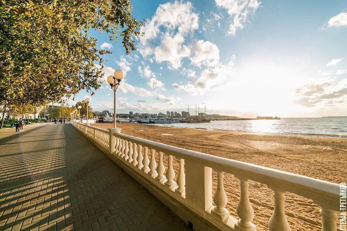 море набережная. анапа набережная утес. ялта маяк. марбелла набережная. главная улица геленджика набережная.