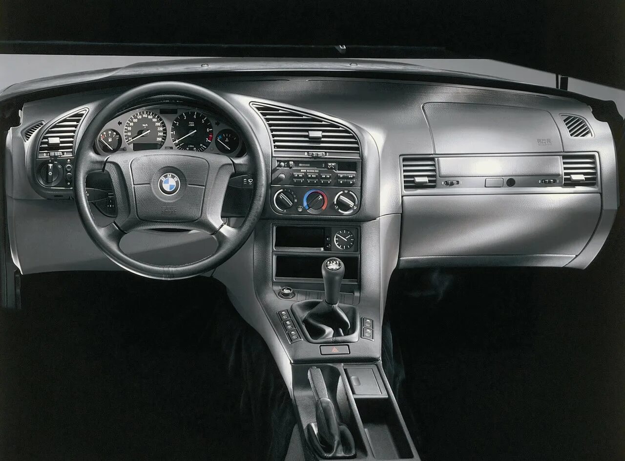 Панель бмв е36. Торпедо BMW e36. BMW e36 Interior. BMW e36 торпеда. BMW 3 e36 Interior.