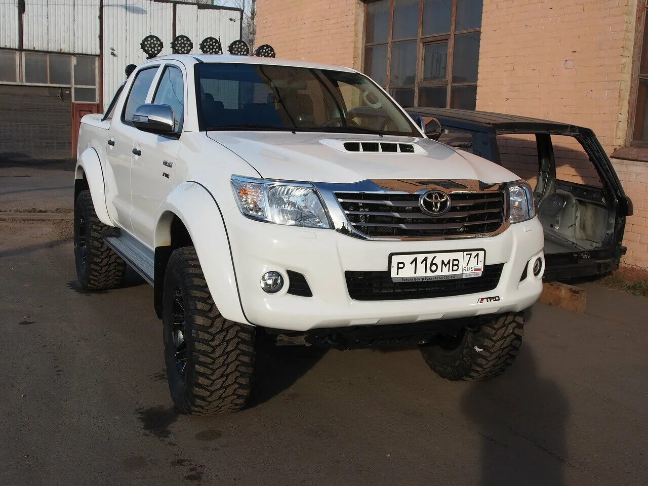 Купить тойота хайлюкс во владивостоке. Hilux Vigo 4wd. Лифт Тойота Хайлюкс 2012. Hilux Vigo 33 колеса. Toyota Hilux Vigo 11-15.