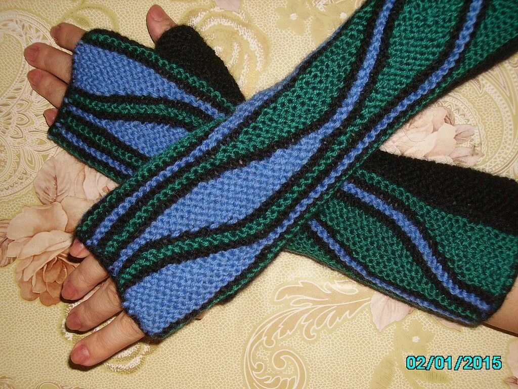 Пэчворк рукавички спицами. Варежки свинг. Варежки в технике свинг. Митенки спицами в технике свинг. Митенки в технике свинг мастер класс.