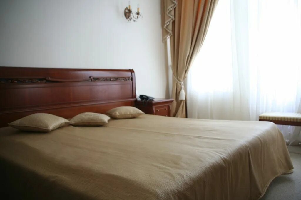 Гостиница рица сухум. Рица 4 абхазия сухум. Гостевой дом рицца гагры. Отель риц. Рица 4 абхазия сухум.