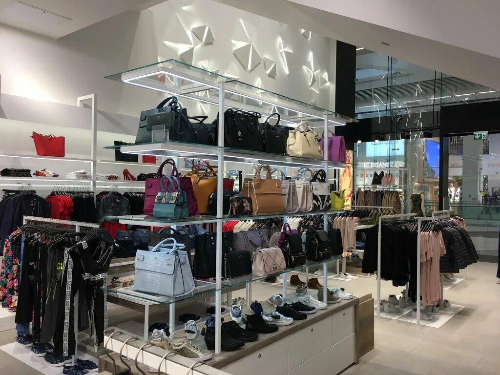 Guess омск. тц планета новокузнецк. Guess новокузнецк. Guess омск. кошелек guess orange.