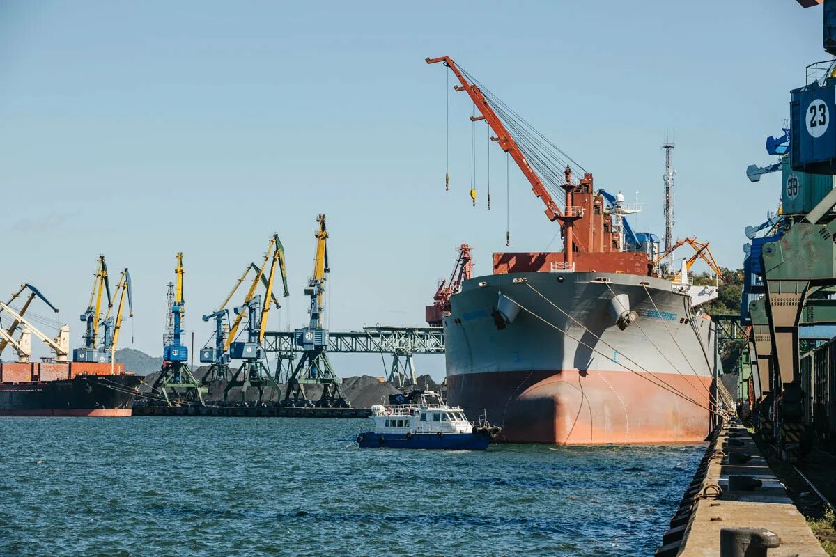 Находкинский морской порт. Морской торговый порт находка. Морской порт НМТП. Находкинский морской торговый порт причал. Морской порт находка